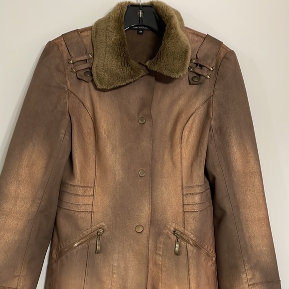 A Nose for Clothes - Picture 2 of 4